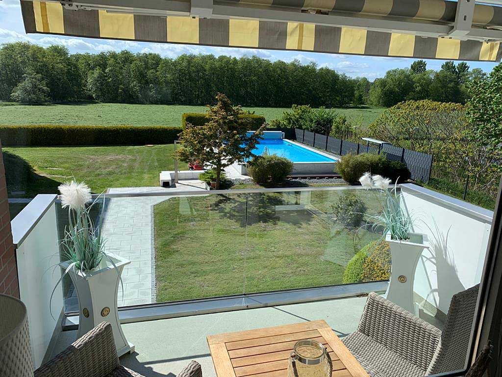 Foto: Pool und Balkon Strandnest Scharbeutz